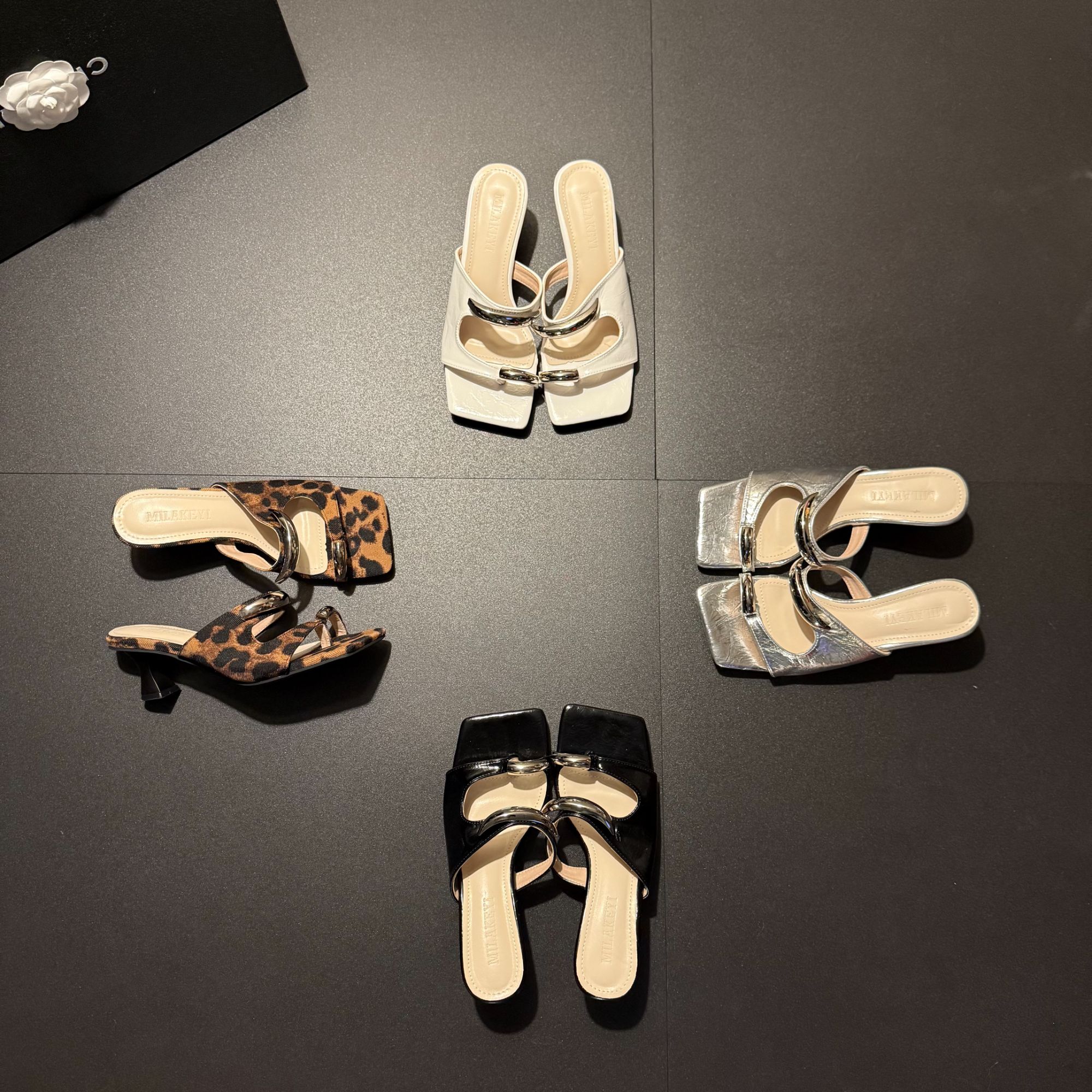 2025年夏季新款气质百搭时尚豹纹金属网红休闲舒适轻奢爆款女跟鞋