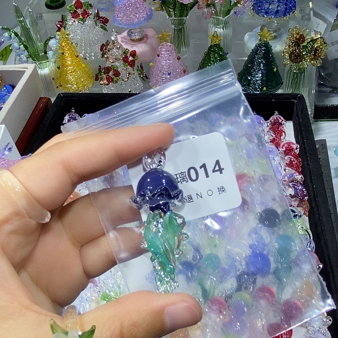 痞***呦玻璃吊坠（不含链）14圣诞树一个