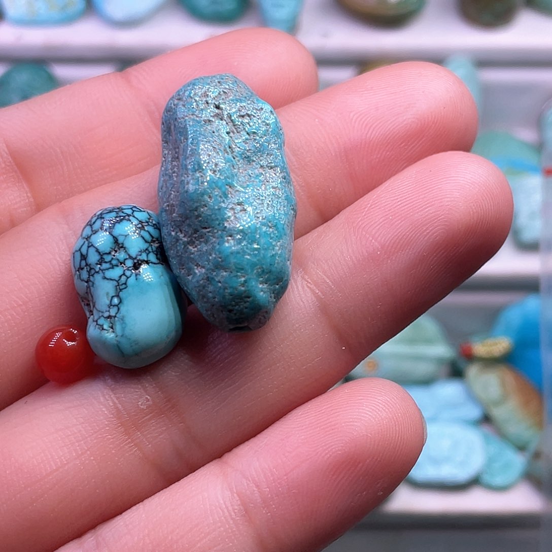 南红玛瑙未镶嵌耳饰鹿**者