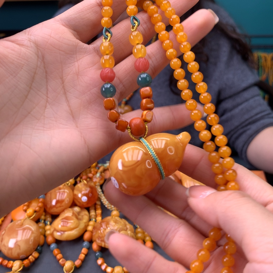 蜜蜡未镶嵌颈饰葫芦