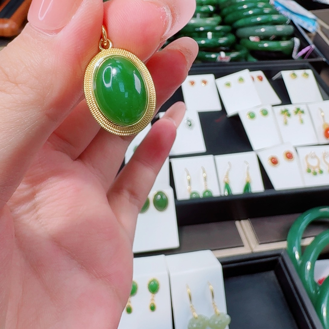 和田玉（碧玉）银S925镶嵌颈饰蛋面吊坠