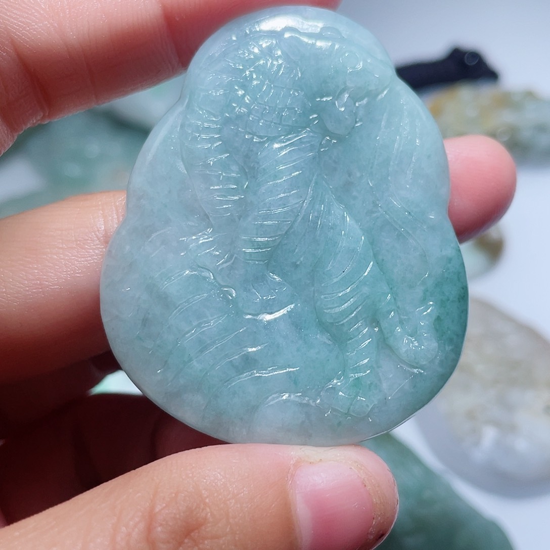 翡翠颈饰未镶嵌翡翠