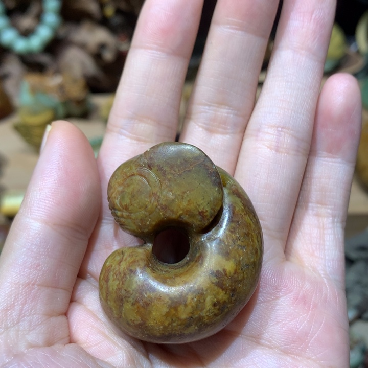 未镶嵌岫岩河磨玉（透闪石质玉）挂件