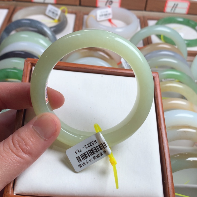 【闪购商品】和田玉手镯未镶嵌54