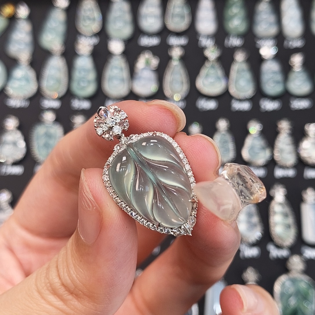 翡翠18K金镶嵌颈饰