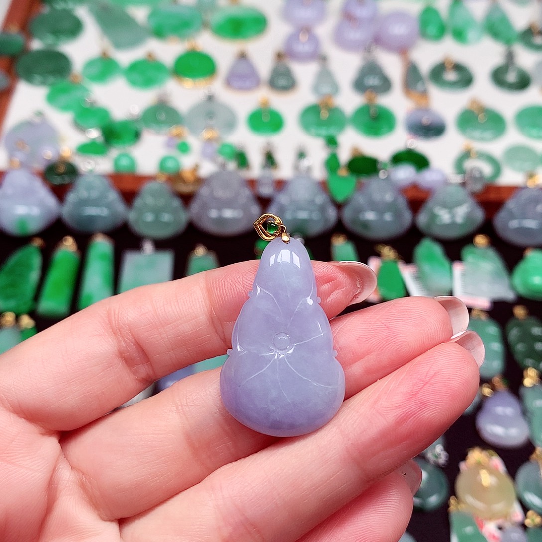 翡翠18K金镶嵌颈饰