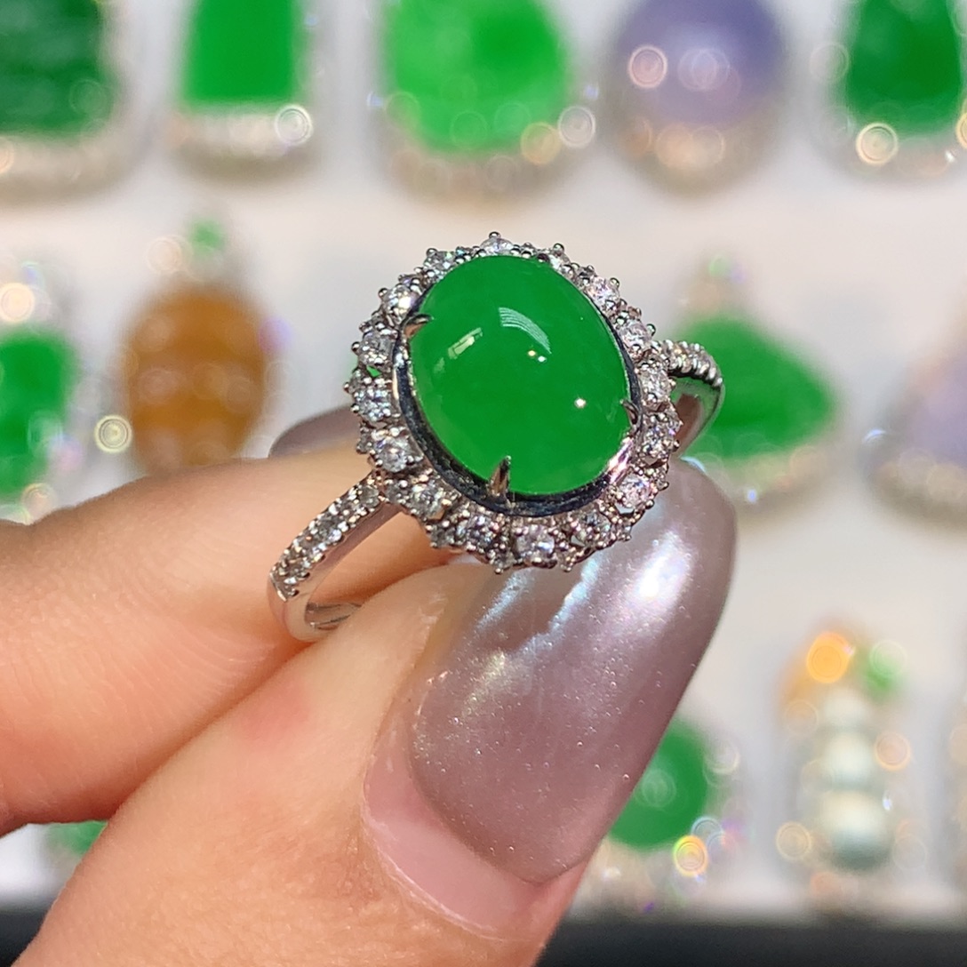 翡翠18K金镶嵌戒指