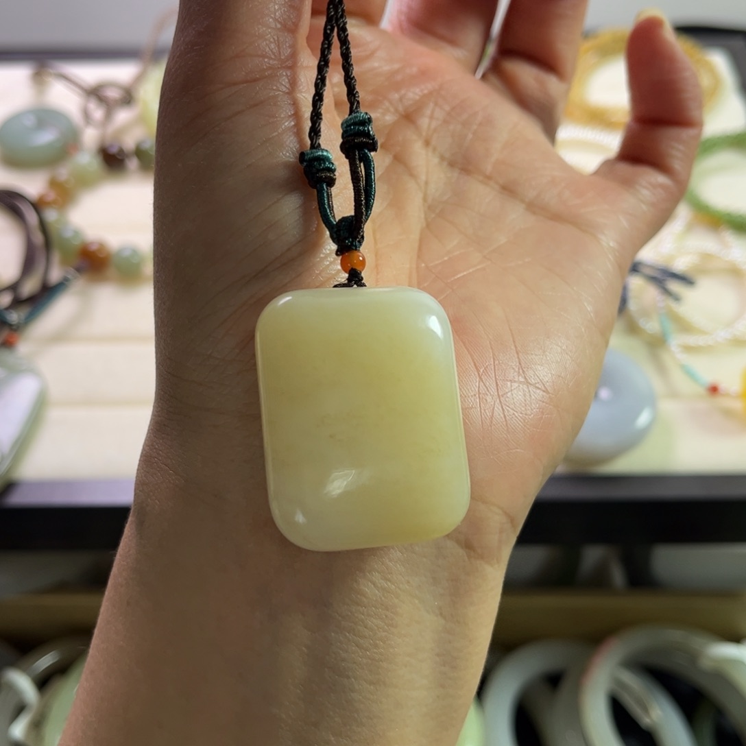 和田玉吊坠未镶嵌