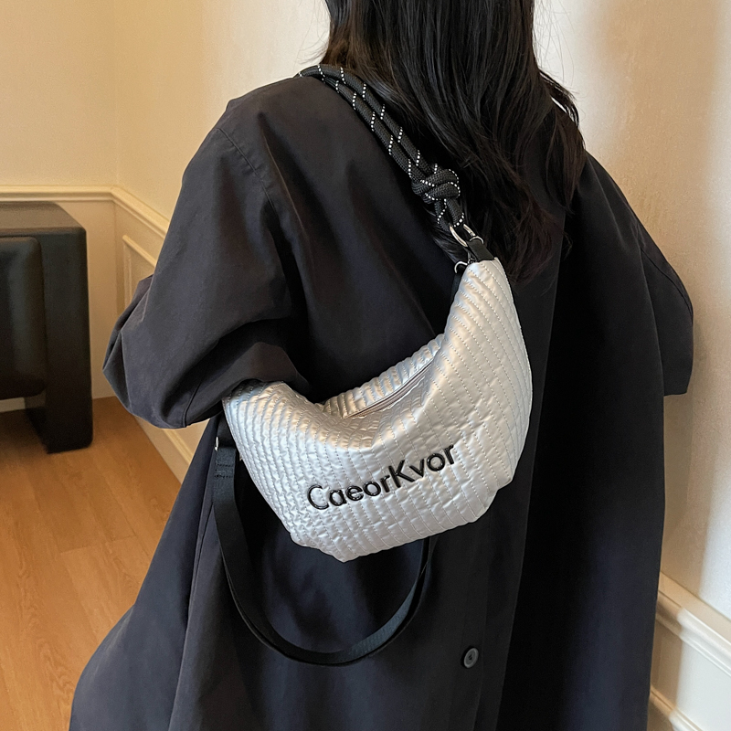 防水厚实腋下包多种背法的包包车缝线都市简约斜挎包饺子包