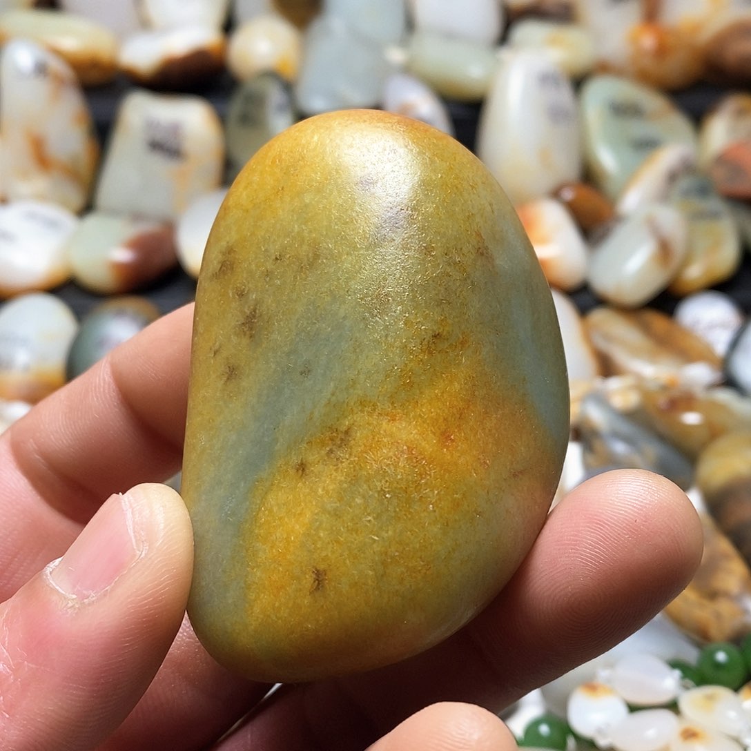 和田玉颈饰未镶嵌手把件