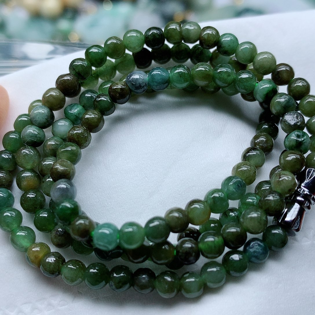 翡翠颈饰未镶嵌手串