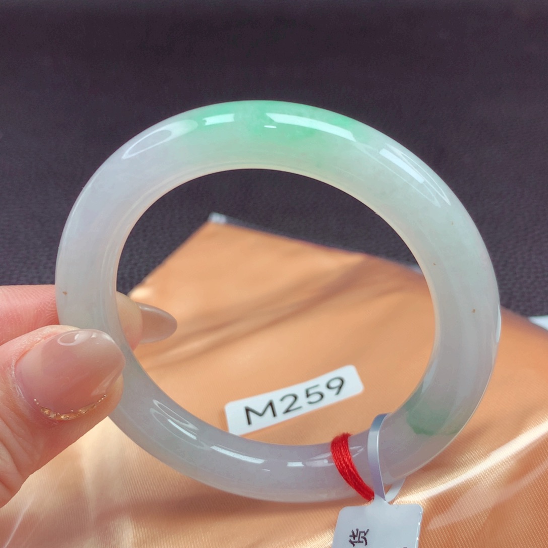 翡翠手镯未镶嵌手镯88