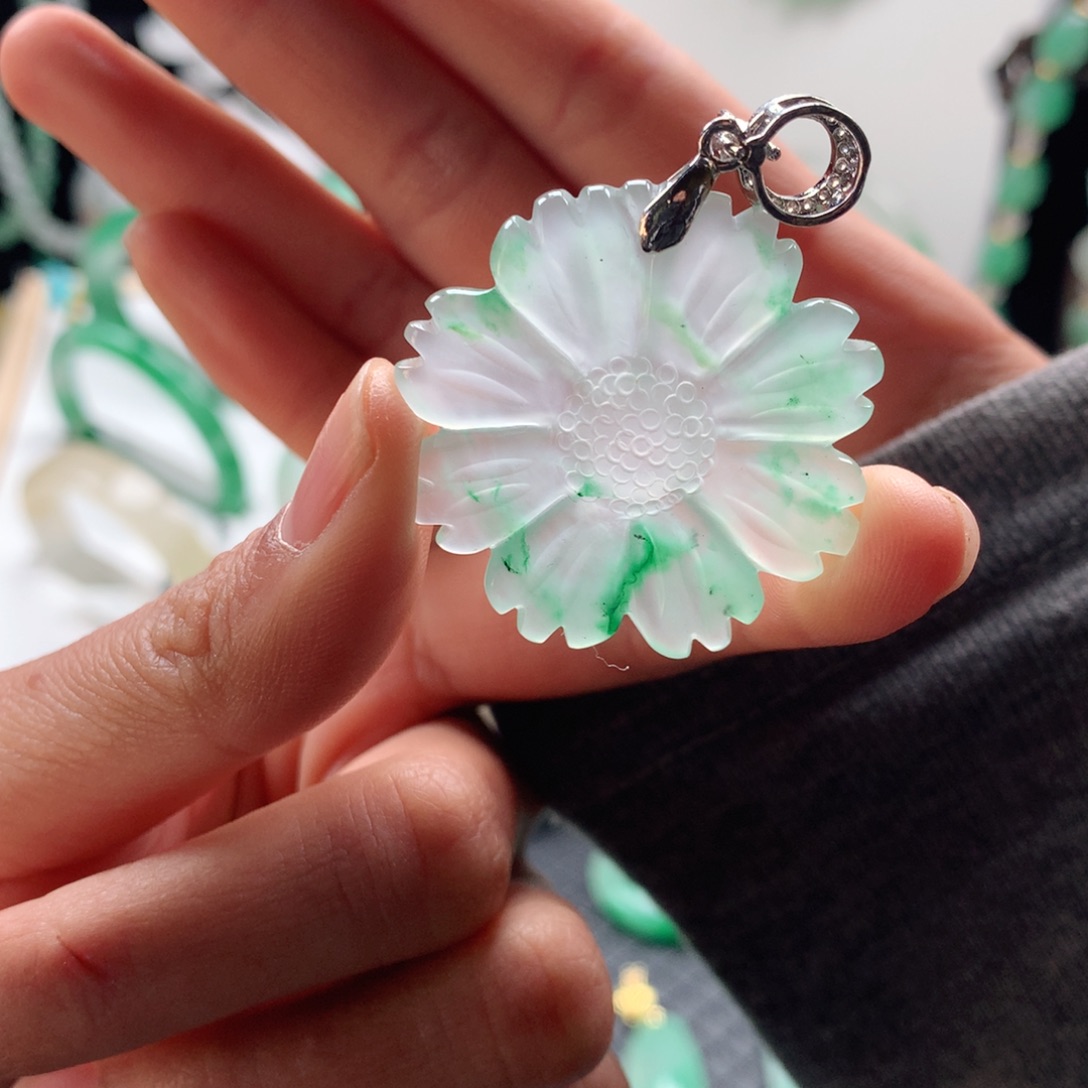 石英质玉颈饰未镶嵌