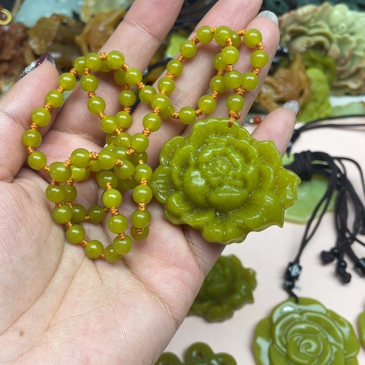 好***❁蛇纹石玉未镶嵌颈饰