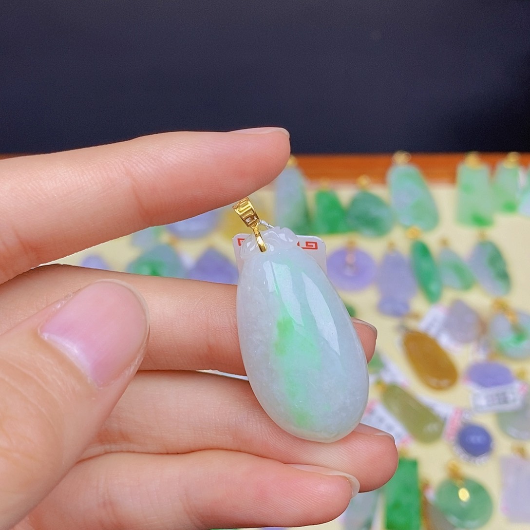 翡翠颈饰18K金镶嵌翡翠