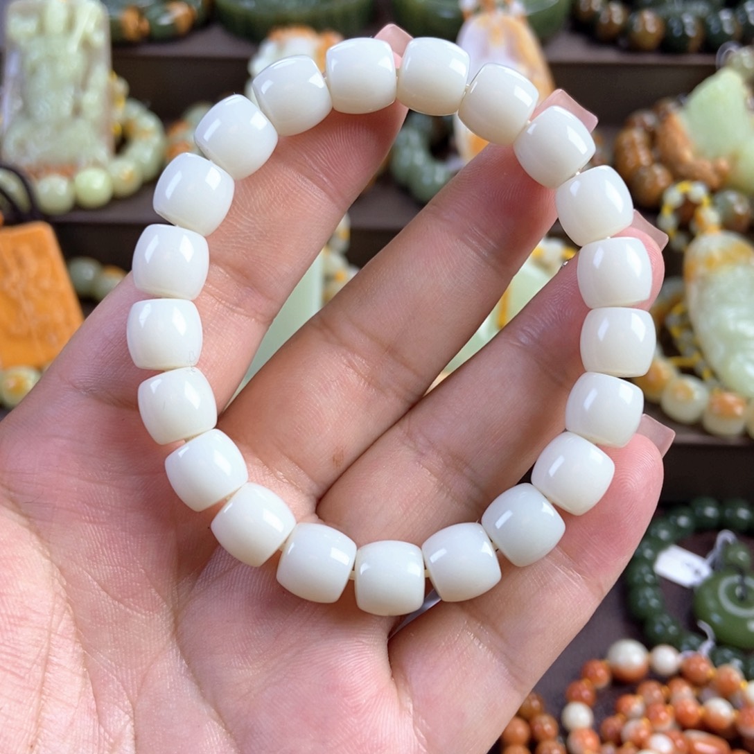 透闪石质玉未镶嵌手串