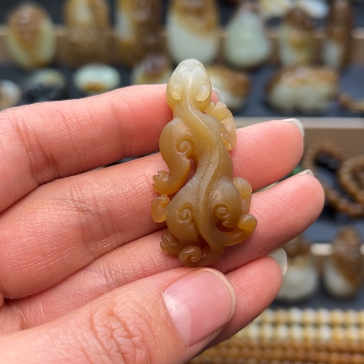 和田玉（糖玉）颈饰未镶嵌定制