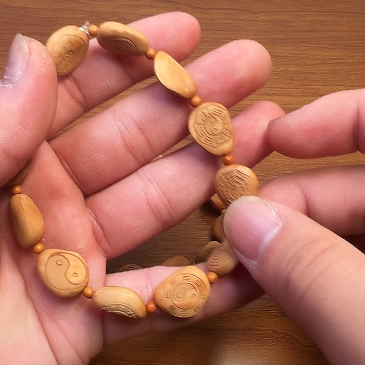 松木松子雕刻八卦手串