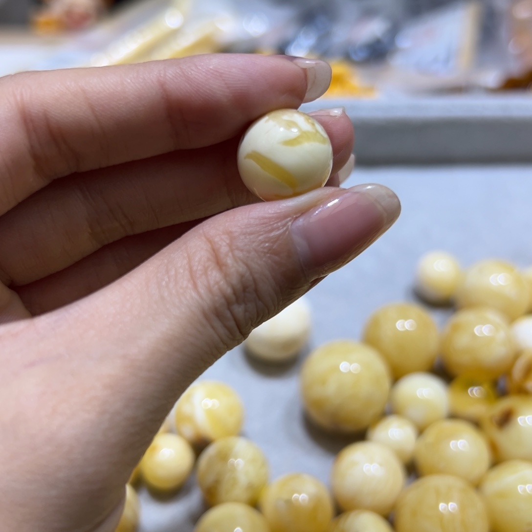 琥珀珠宝奇石未镶嵌