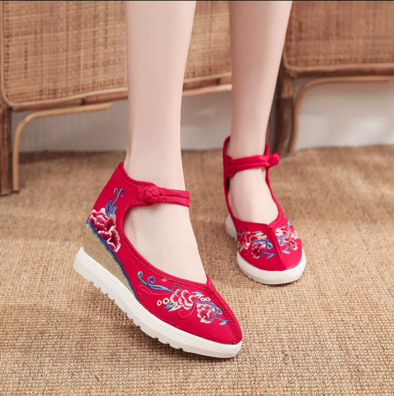 大白底 民族风绣花布鞋高跟复古女单鞋手工盘扣绣花鞋