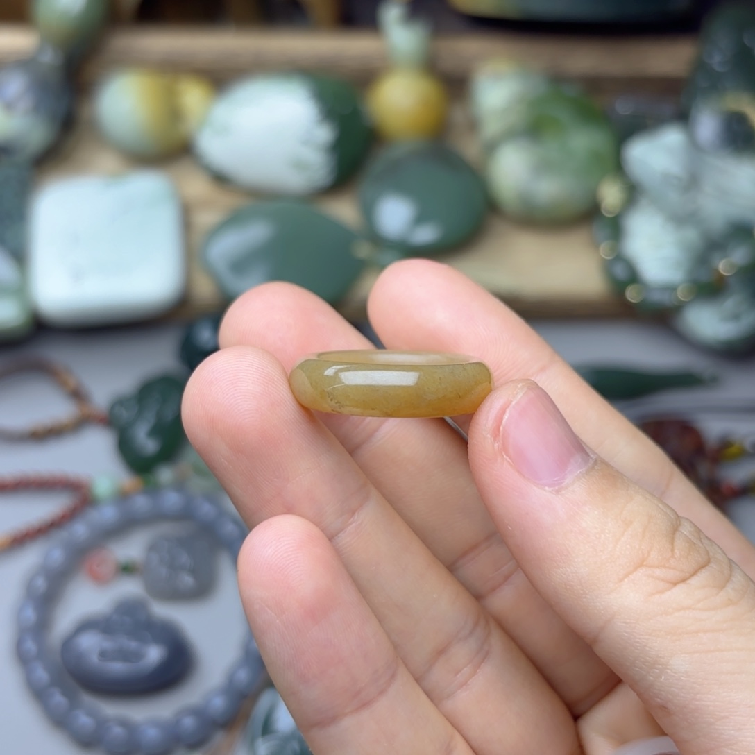 好***儿颈饰未镶嵌透闪石质玉
