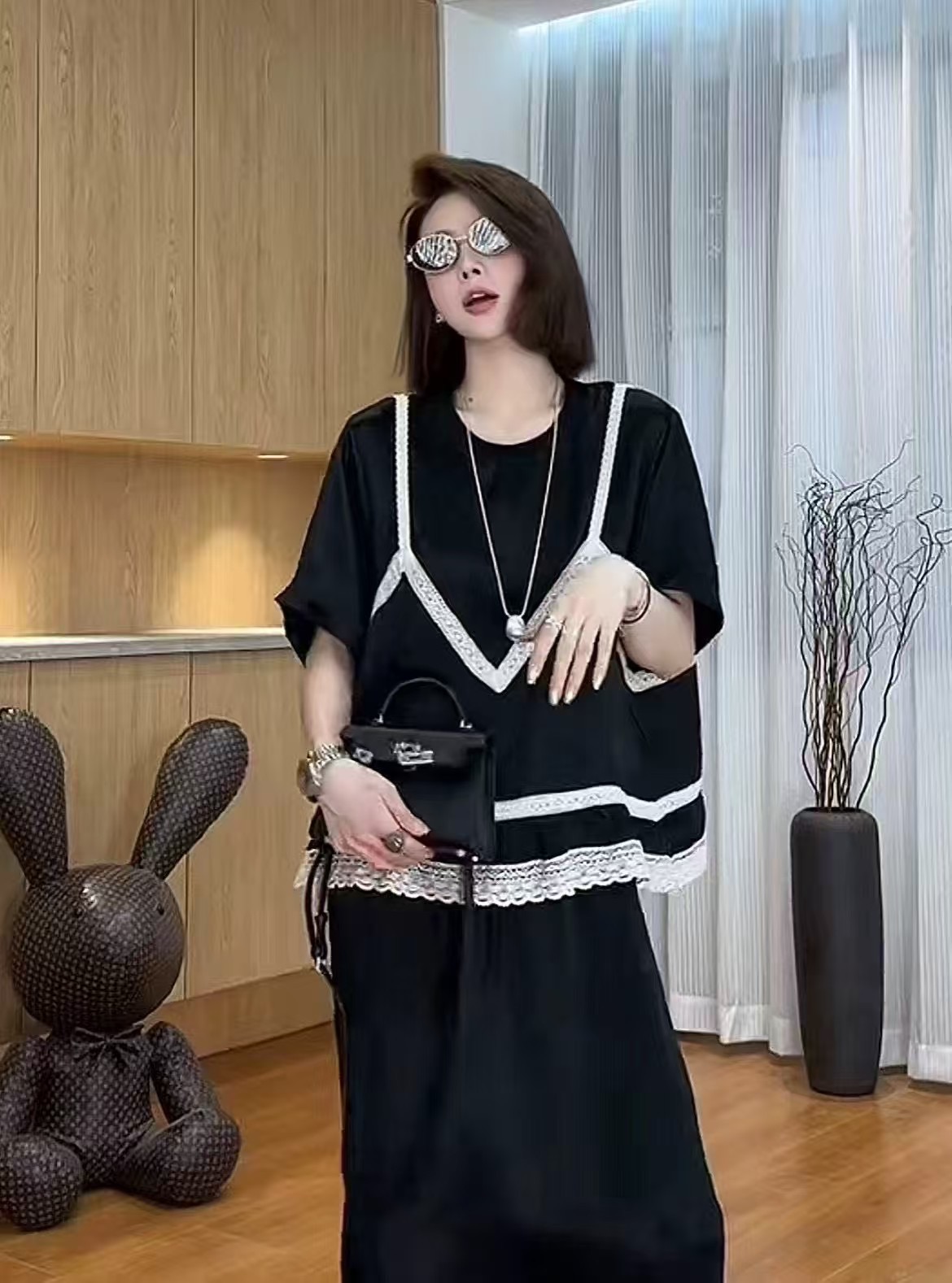 假两件套宽松t恤女夏2025新款设计感立体花边显瘦缎面大版型t恤女