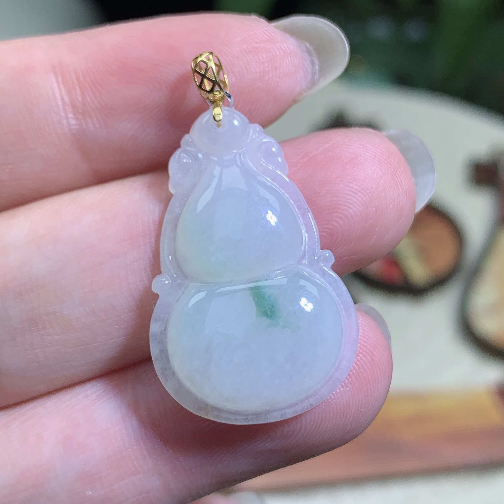 4.30g缅甸天然翡翠A货水润飘绿葫芦18k金扣头吊坠 28.7×18.7×5mm