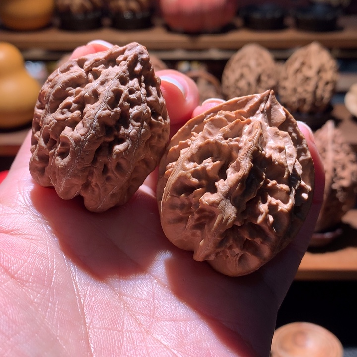 小***学文玩核桃吊坠楸玥核2