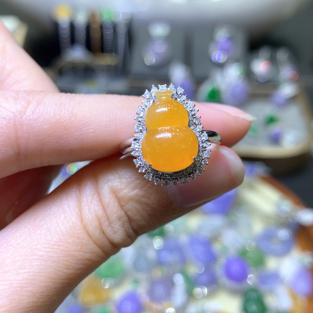 【闪购商品】翡翠颈饰18K金镶嵌翡翠吊坠项链