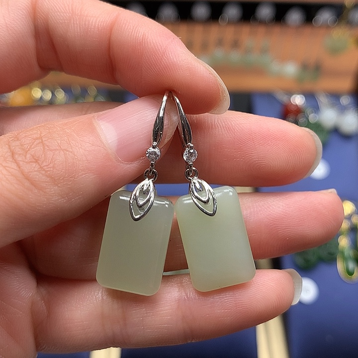 和田玉银S925镶嵌耳饰和田玉无事牌18左右