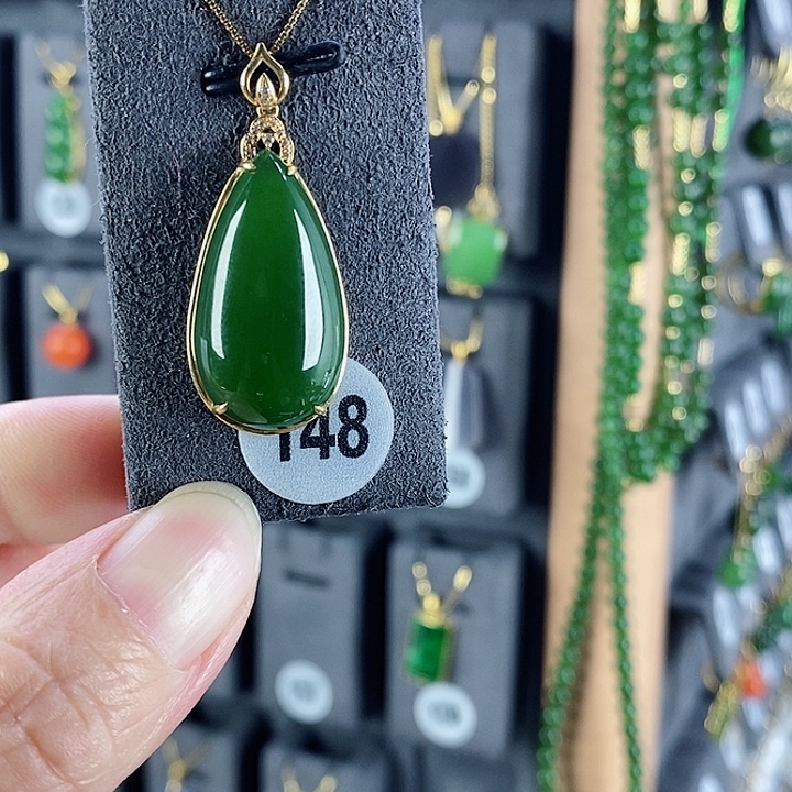 和田玉吊坠(赠链)18K金镶嵌文****姐