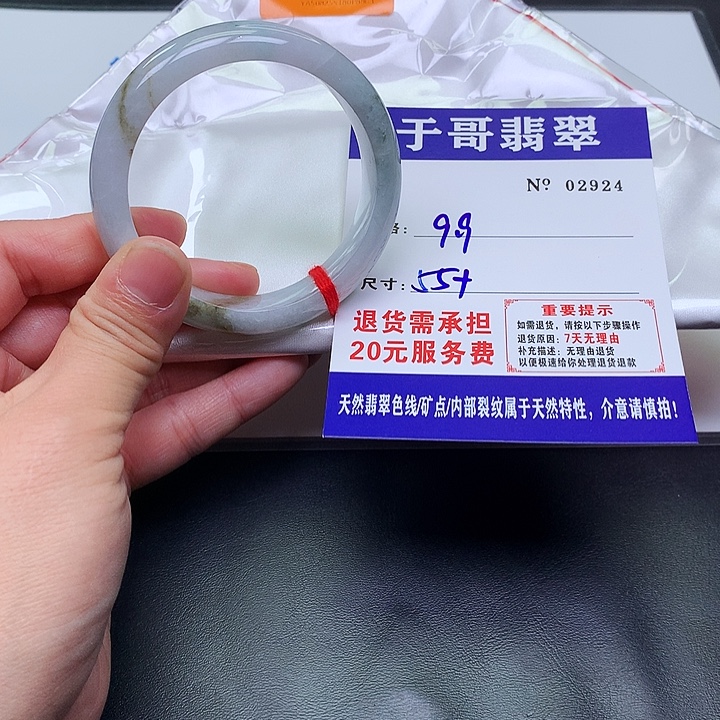 卧***雪翡翠未镶嵌手镯924。         