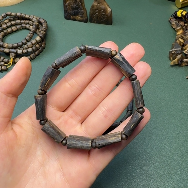 沉香手串薄*海南张勺子树心油沉水老料13克