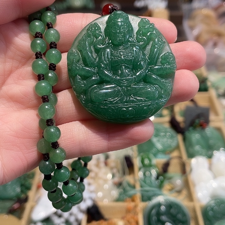 石英质玉未镶嵌颈饰