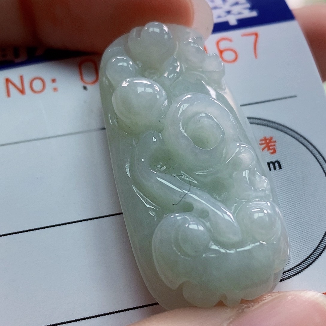 吊坠(不含链)未镶嵌翡翠