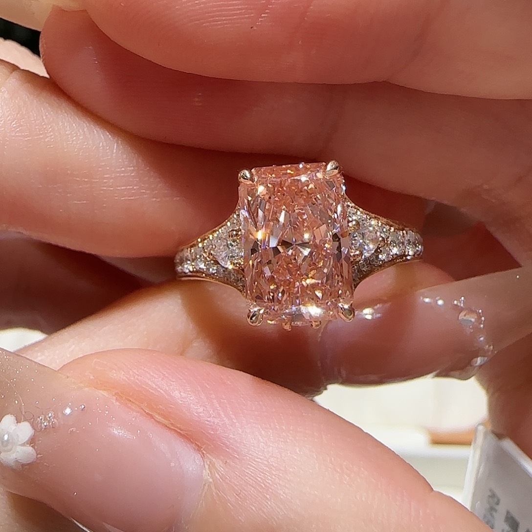 实验室培育钻石18K金镶嵌3.5卡雷迪恩粉钻 17圈