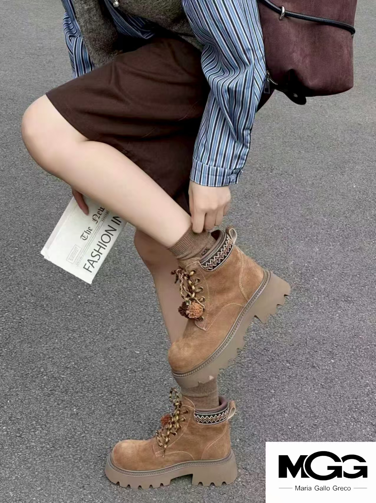 0197-MGG系带常规圆头胶粘中跟百搭时尚真皮马丁靴