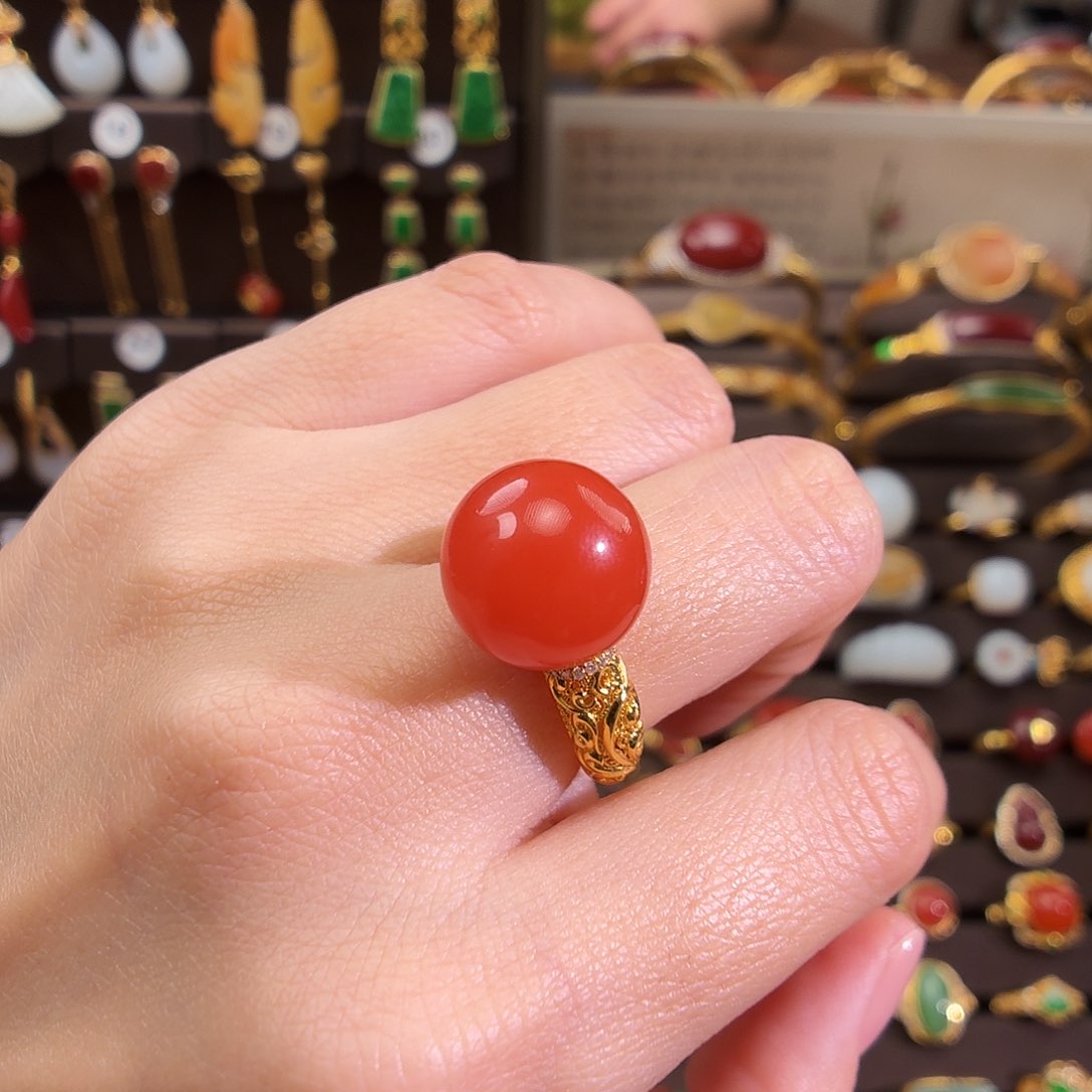 颈饰18K金镶嵌南红玛瑙