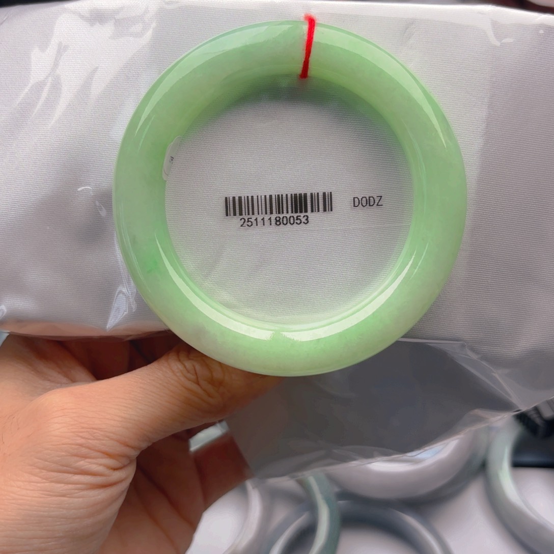 翡翠未镶嵌手镯5657. 81