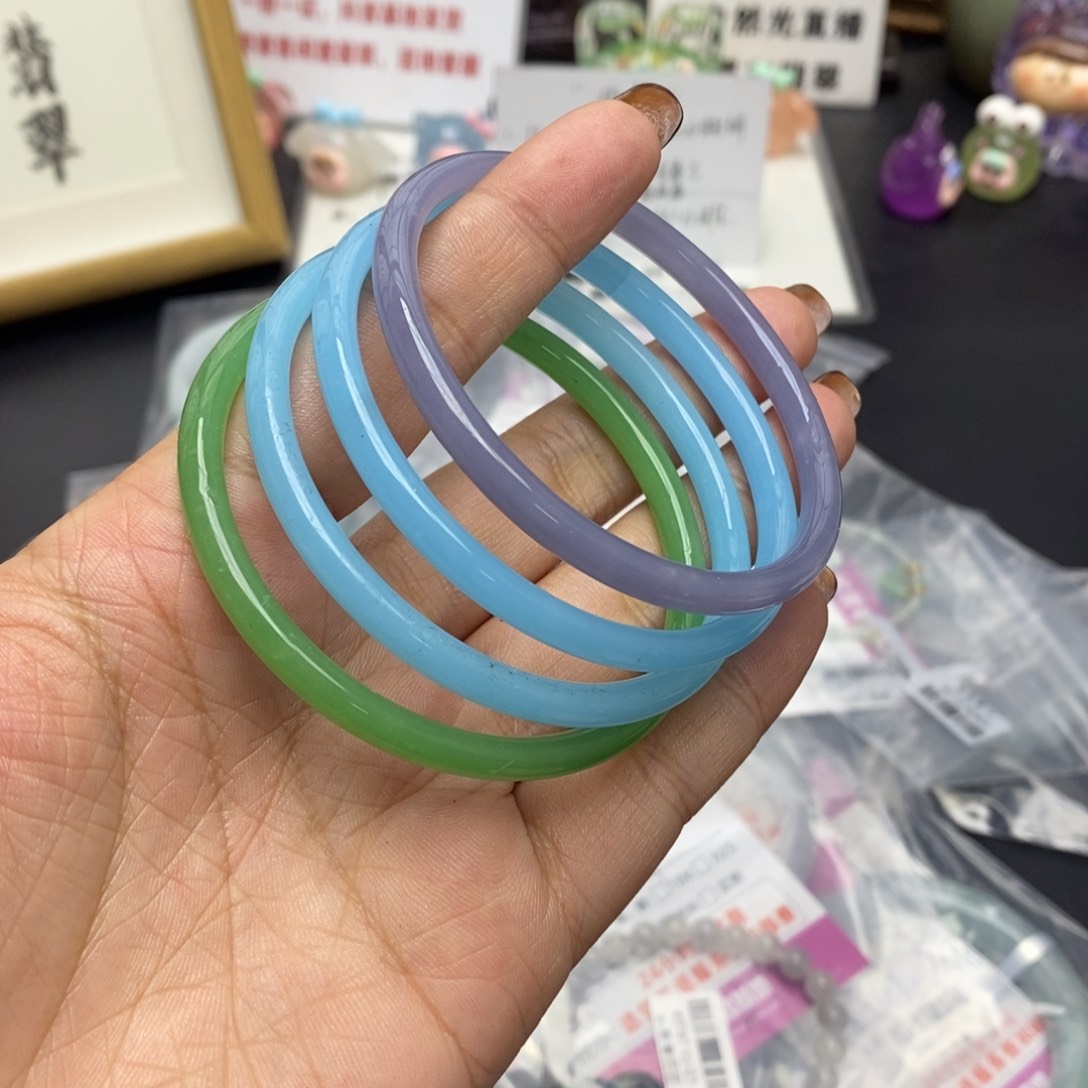 翡翠手镯未镶嵌手镯