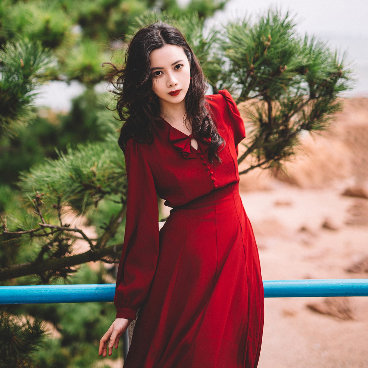 撒哈拉原创【玫瑰荒野】古典V领肌理自然褶皱腰封复古红色连衣裙