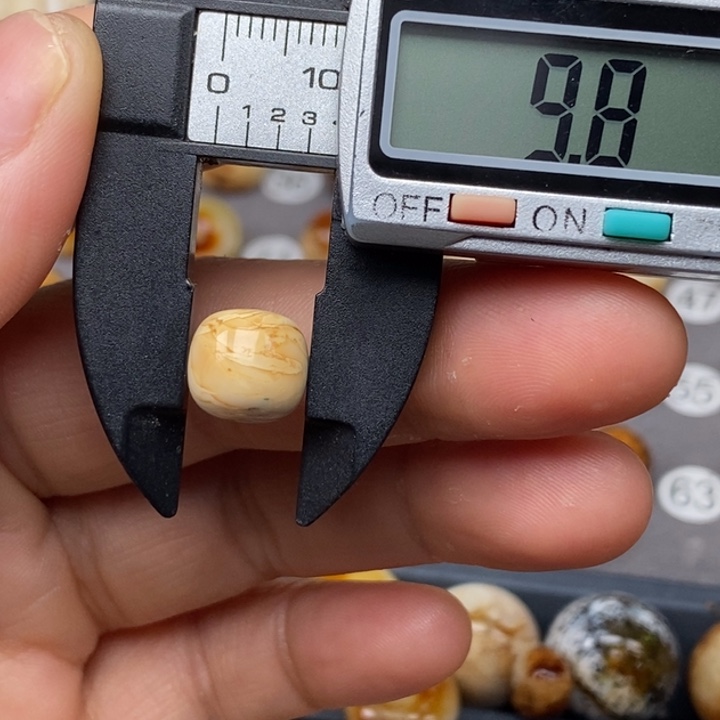 未镶嵌琥珀裸石老型