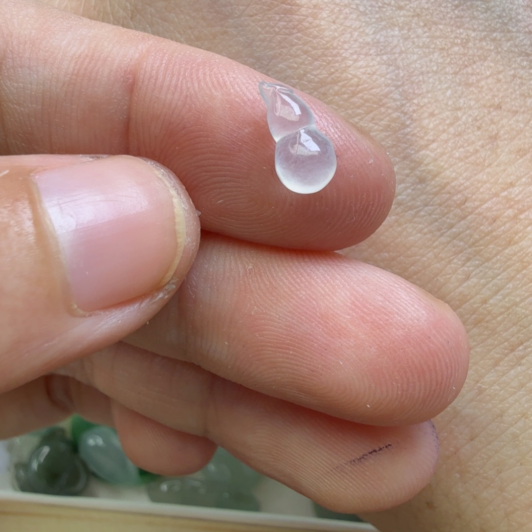 翡翠未镶嵌颈饰96