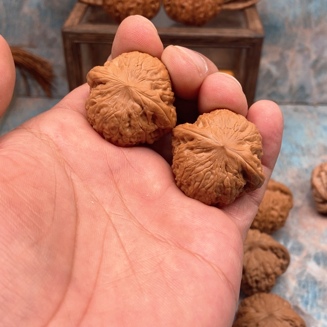 贝***顿吊坠文玩核桃铁锤