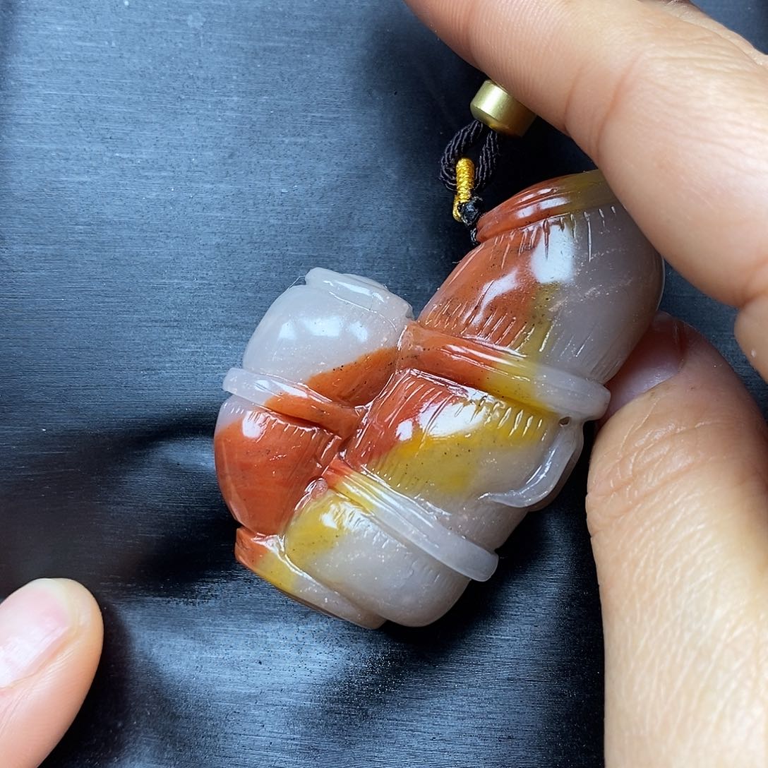 石英质玉（黄龙玉）颈饰未镶嵌