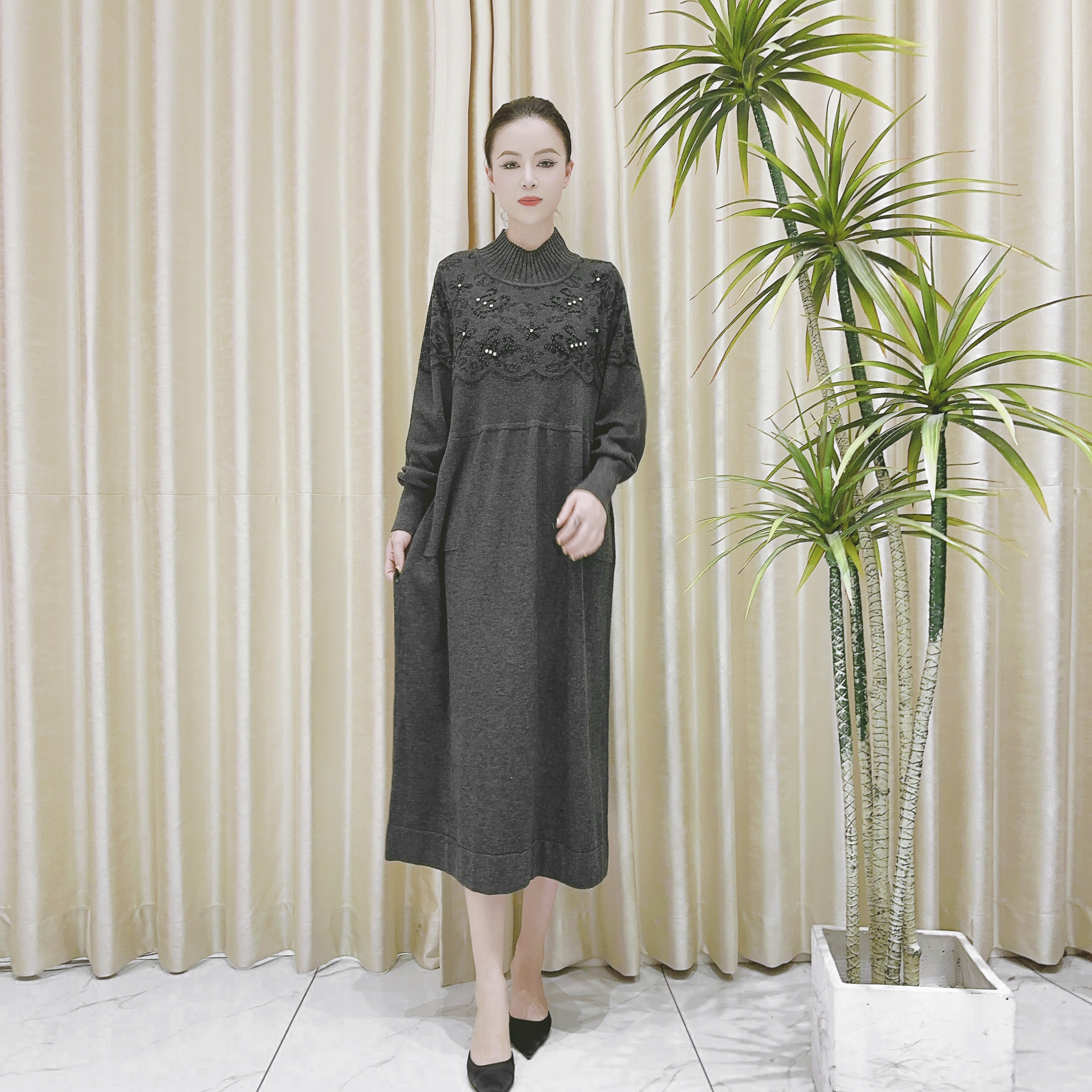 9835灰色钉珠高腰设计款羊毛气质秋冬轻奢针织连衣裙时尚复古