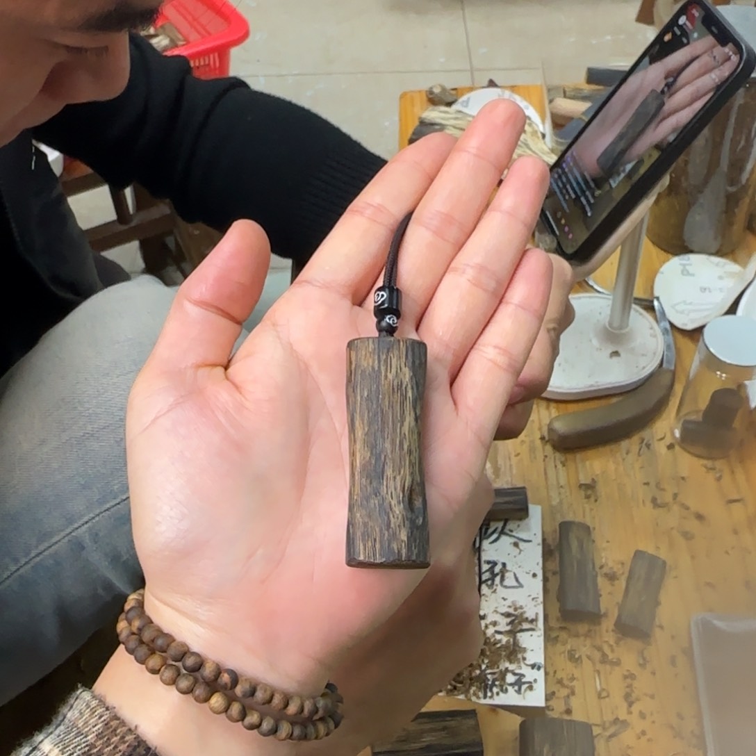 沉香吊坠素牌绿奇11克