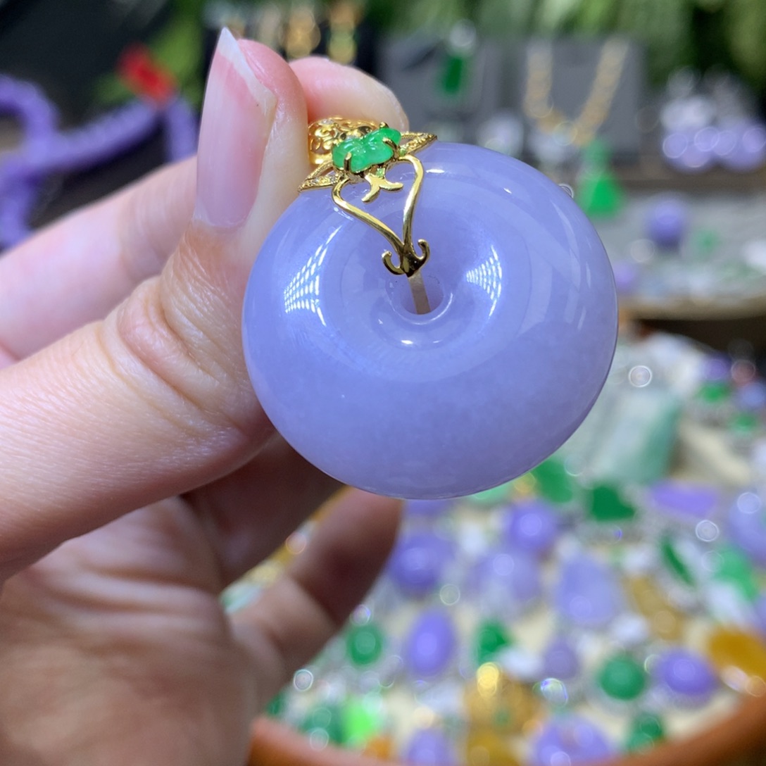 颈饰18K金镶嵌翡翠