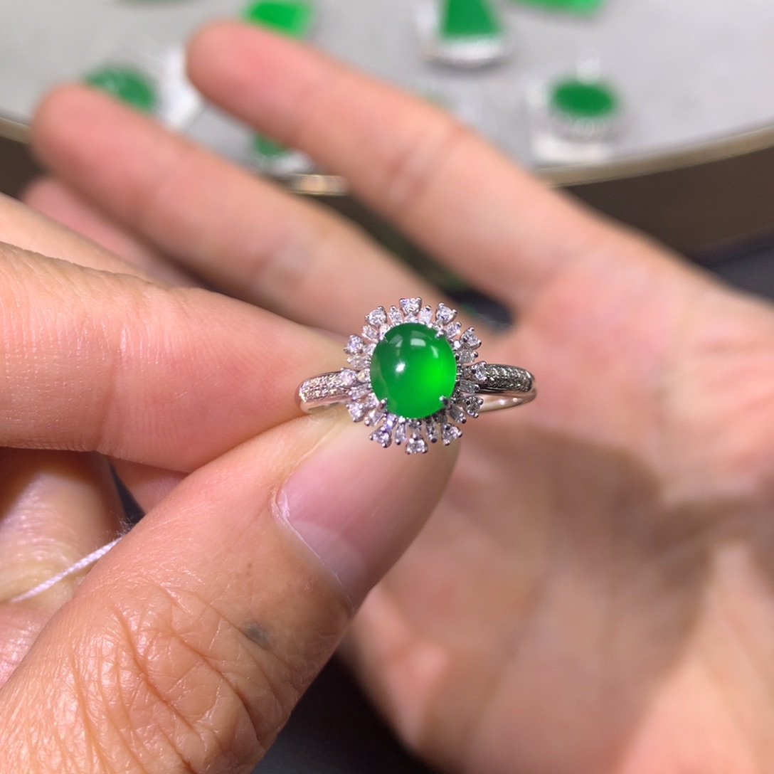 翡翠戒指18K金镶嵌翡翠