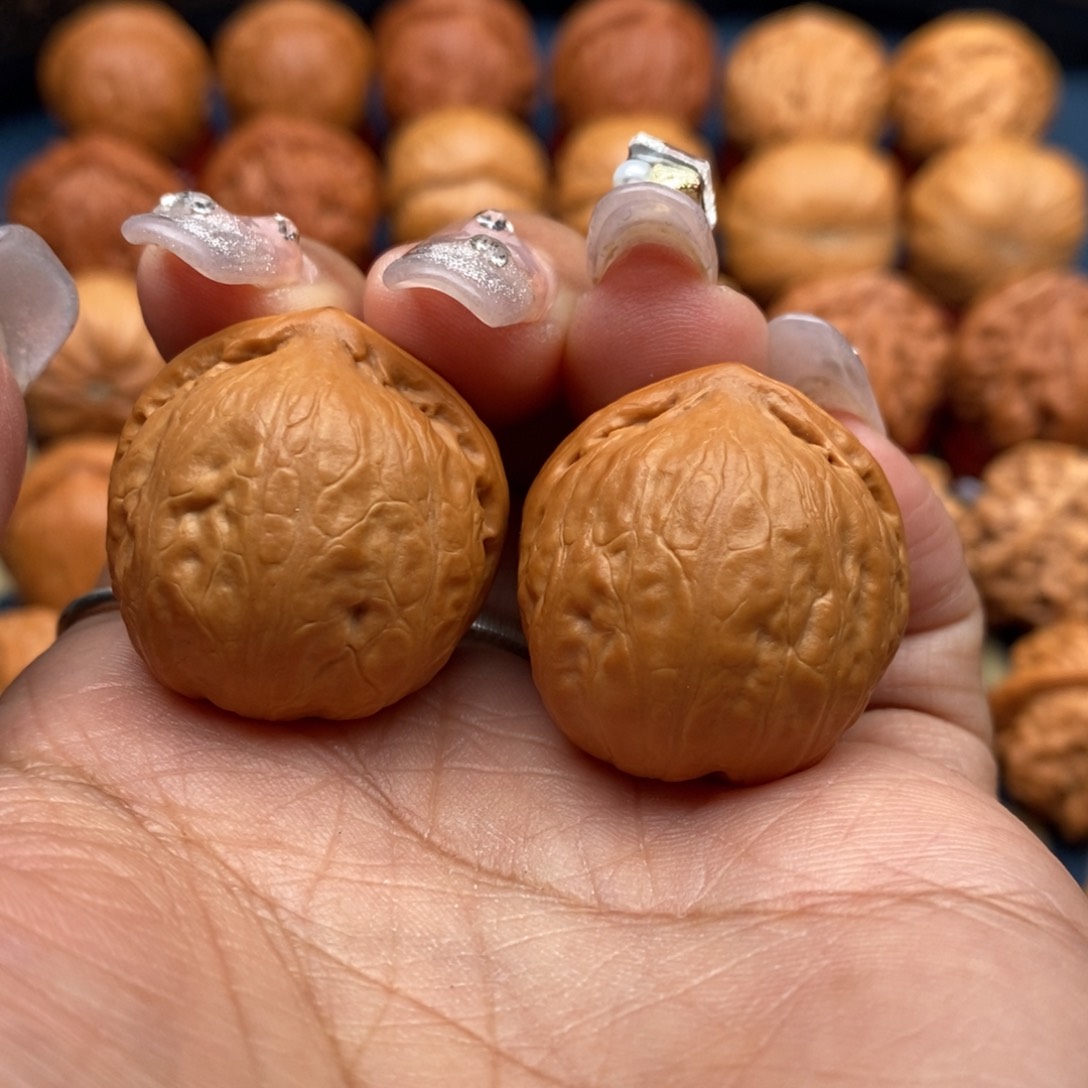 文玩核桃把件被****家手捻